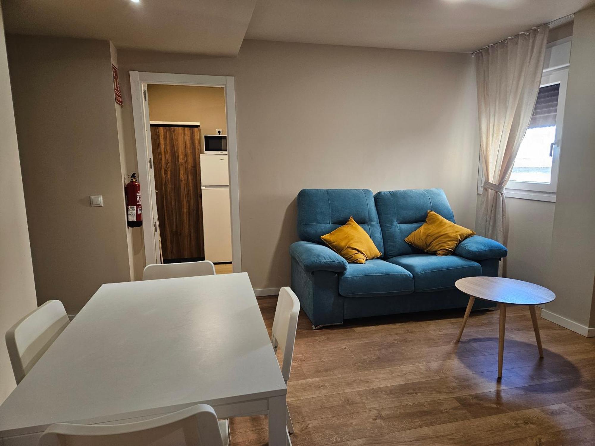 Apartamentos Picasso Alcalá de Henares Kamer foto